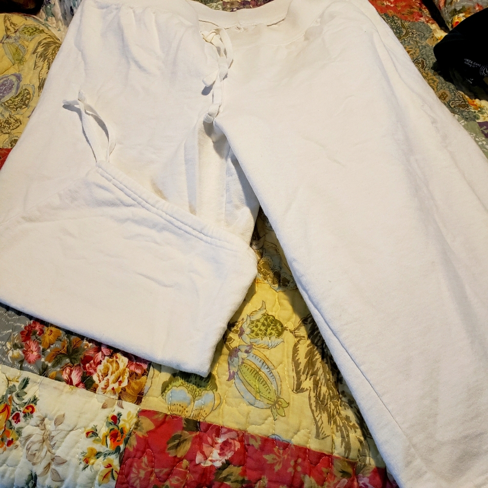 White sweat pants capris
